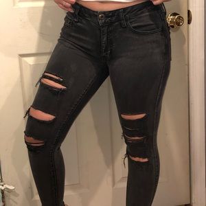 🤍 American Eagle Black distressed jeans